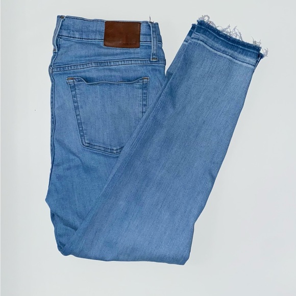 J. Crew Denim - J. Crew Light Wash Vintage Straight High-
Waist Raw Edge Cuff Jeans Size 29